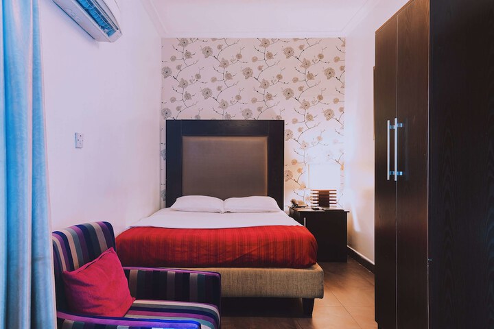 Room 5 of 22