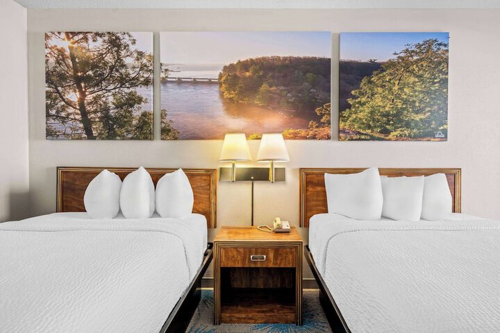 2 Double Beds (8 of 15)