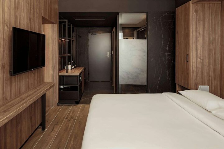 Room 51 of 177