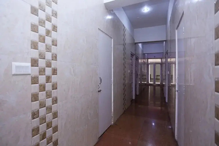Room 13 of 18