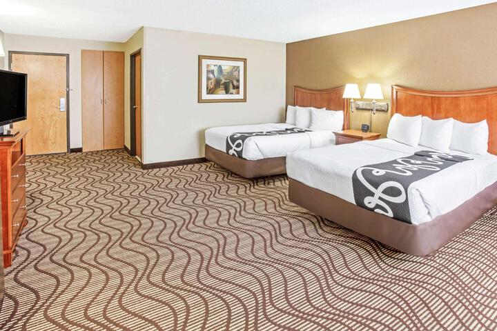1 King Bed Accessible (12 of 13)
