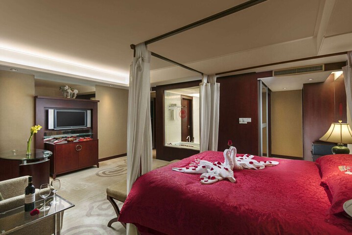 Room 13 of 33
