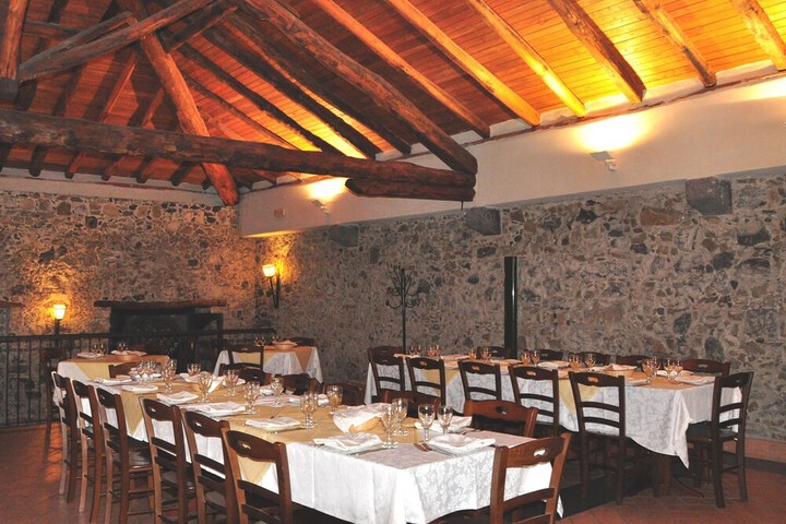Dining 44 of 82