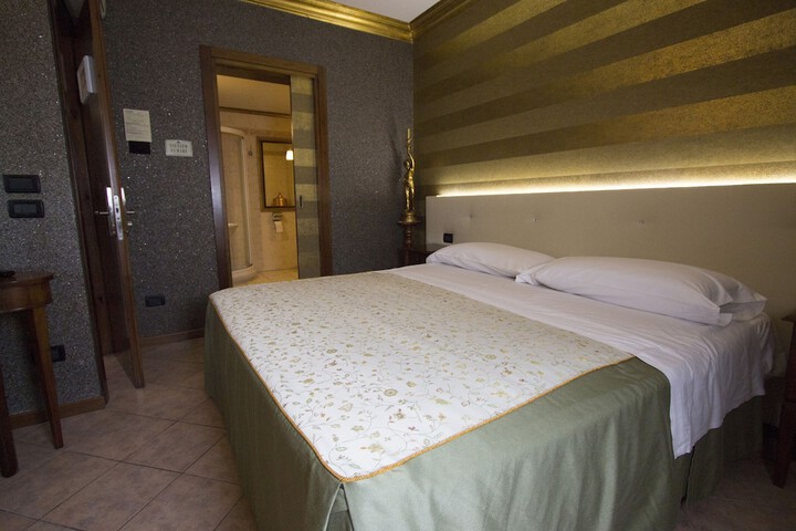 Room 15 of 72