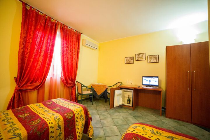 Room 3 of 43
