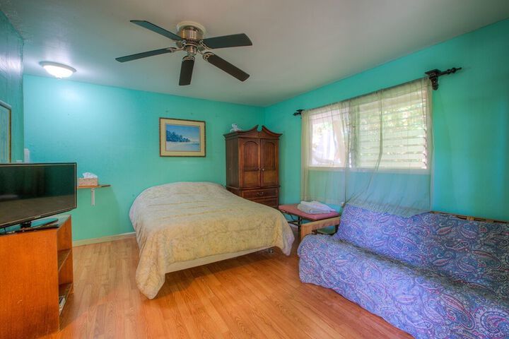 Room 28 of 77