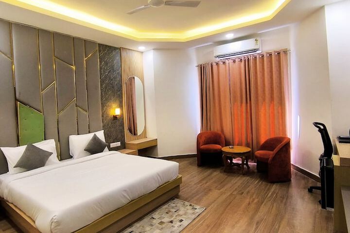Room 8 of 28