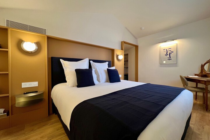 Room 44 of 79