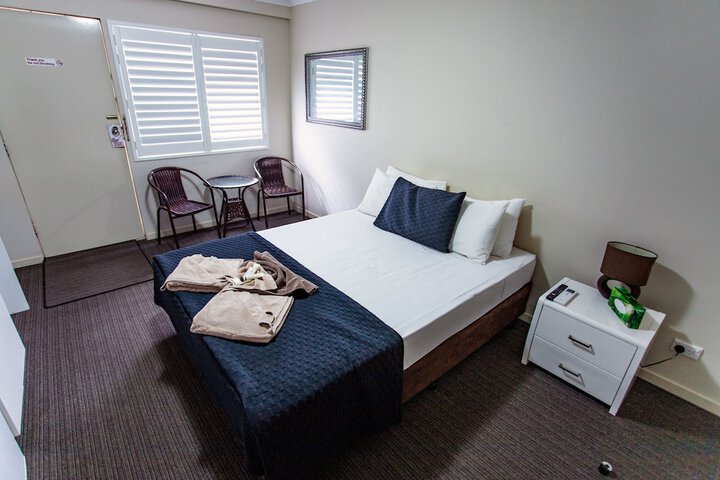 Room 5 of 83