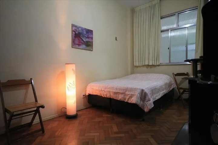 Room 6 of 18