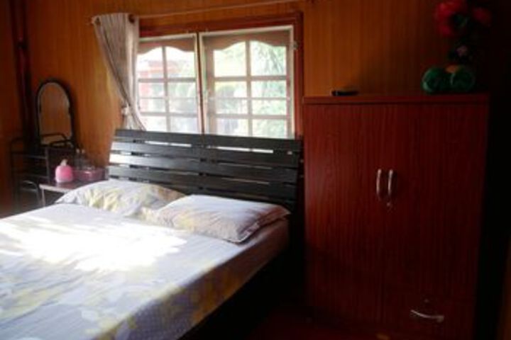 Room 17 of 33