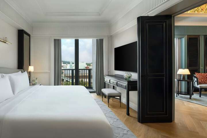 Room 16 of 90