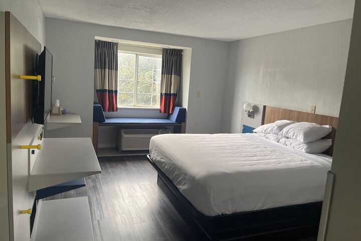 1 Queen Bed (18 of 23)
