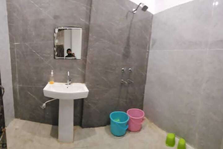 Room 9 of 13