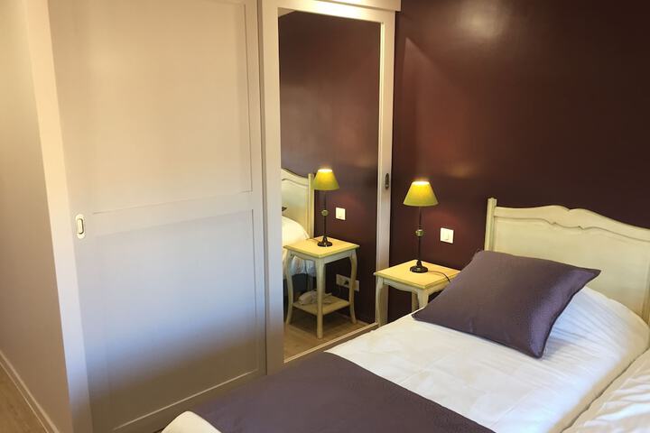 Room 6 of 136