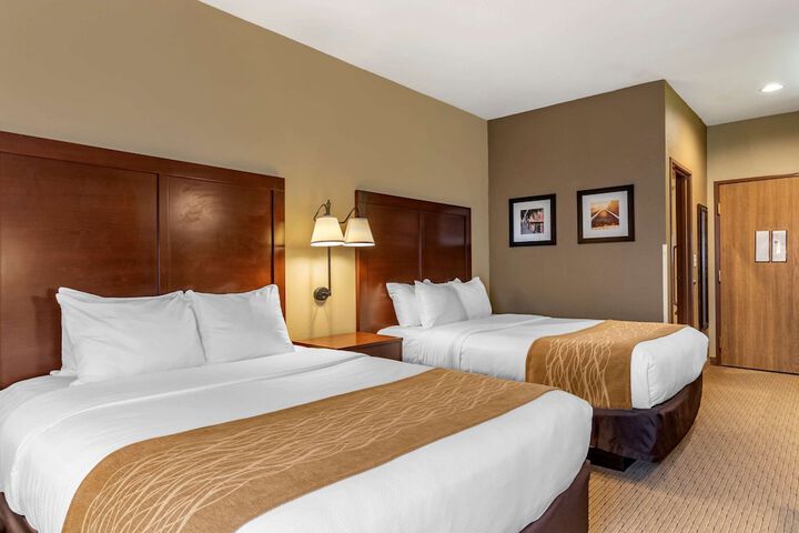 1 Queen Bed Accessible Room (8 of 8)