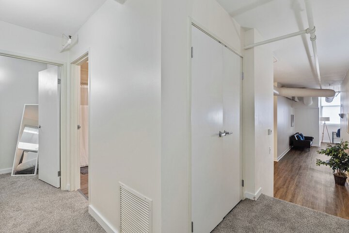 Room 152 of 194