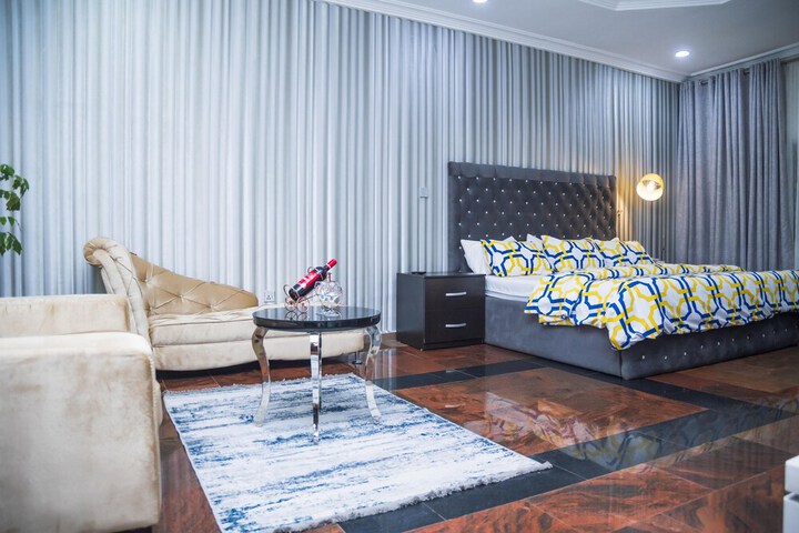 Room 11 of 21