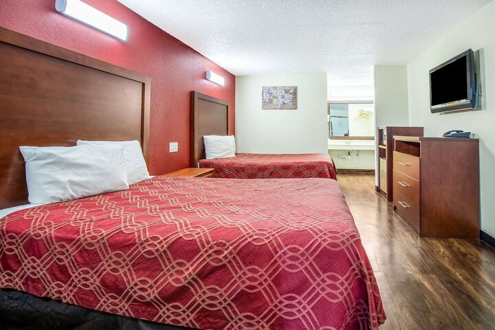 2 Double Beds (7 of 10)
