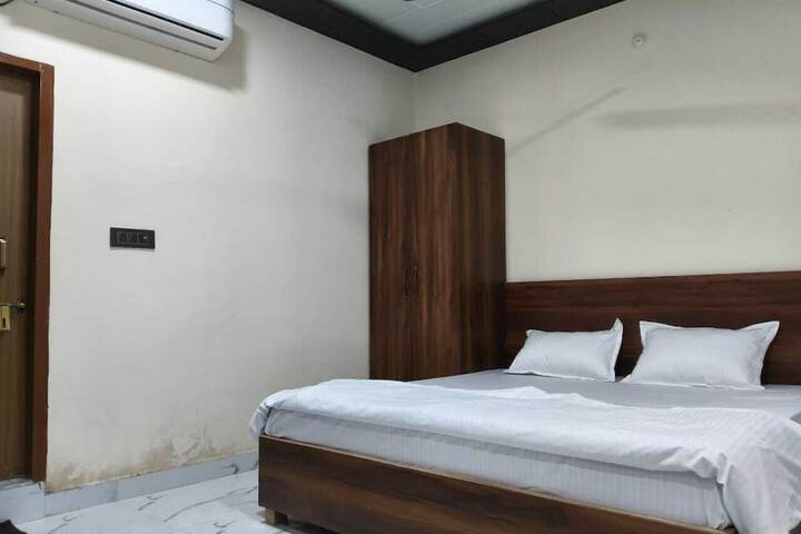 Room 3 of 18