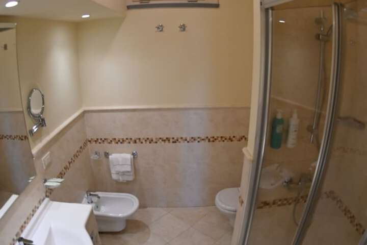 Room 33 of 111