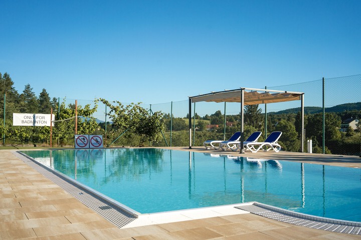 Pool 41 of 72