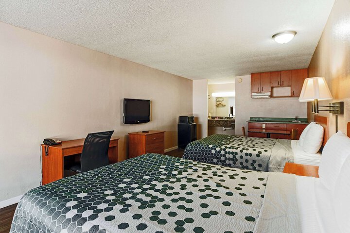 1 King Bed (5 of 10)