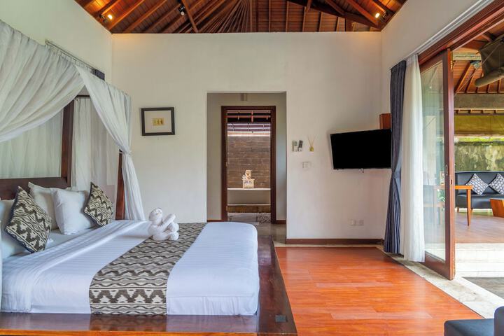 Room 4 of 33