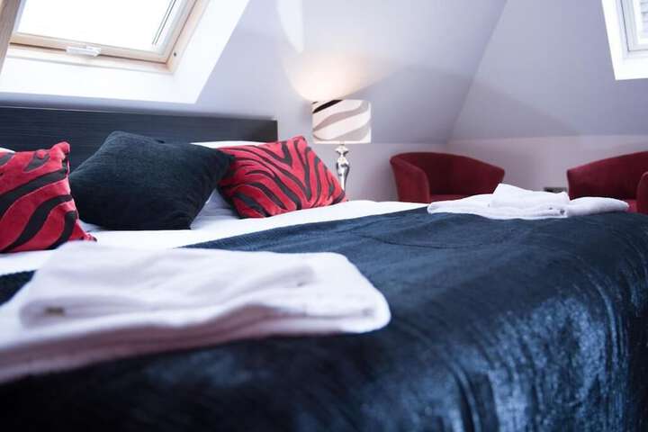 Room 2 of 34