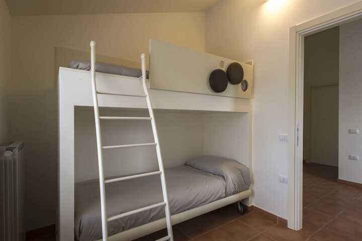 Room 16 of 95