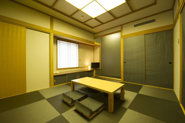 Room 5 of 50