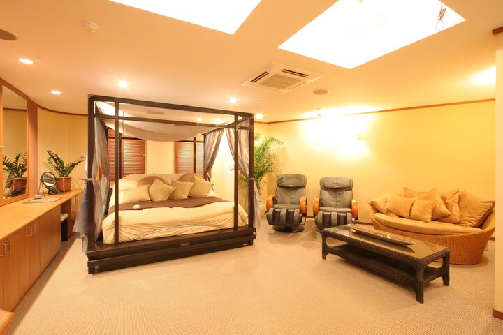 Room 2 of 47
