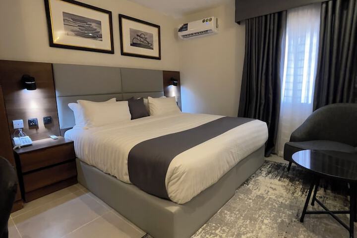 Room 17 of 29