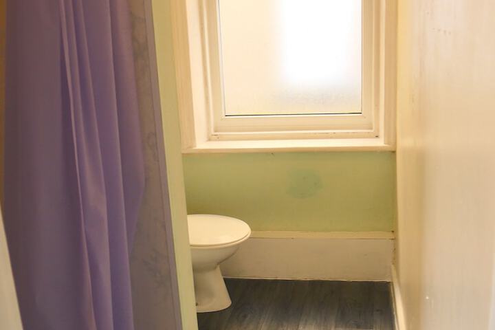 Room 6 of 7