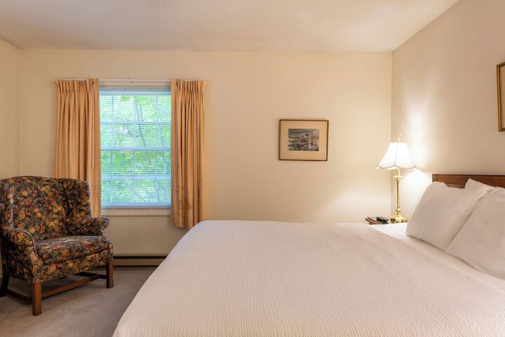 Queen Bed Accessible (33 of 38)