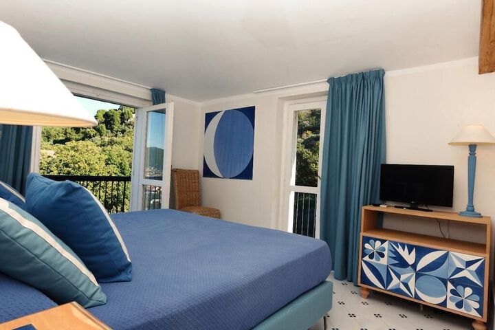 Room 35 of 64