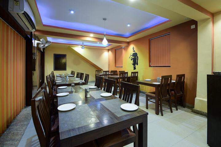 Dining 17 of 21