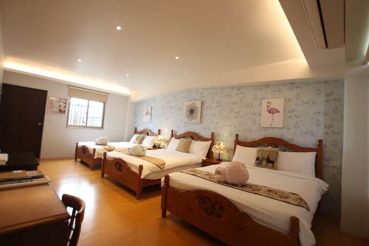 Room 6 of 33