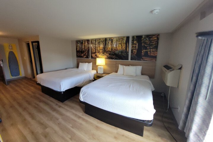 2 Queen Beds (7 of 14)