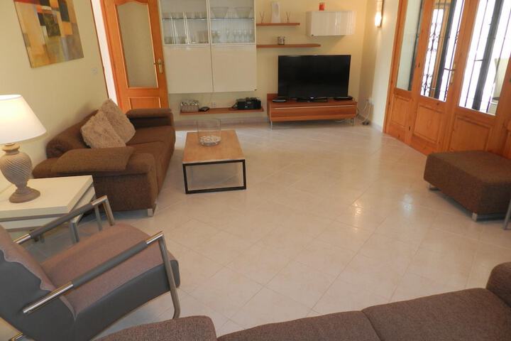 Room 6 of 28