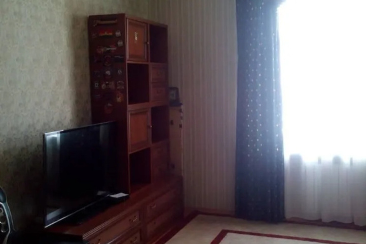 Room 4 of 16