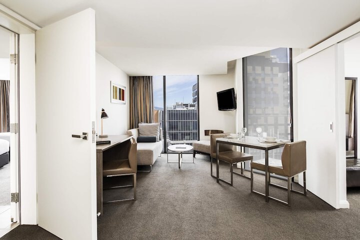 Room 10 of 42