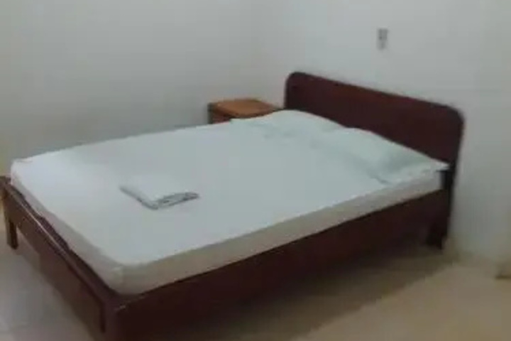 Room 4 of 12