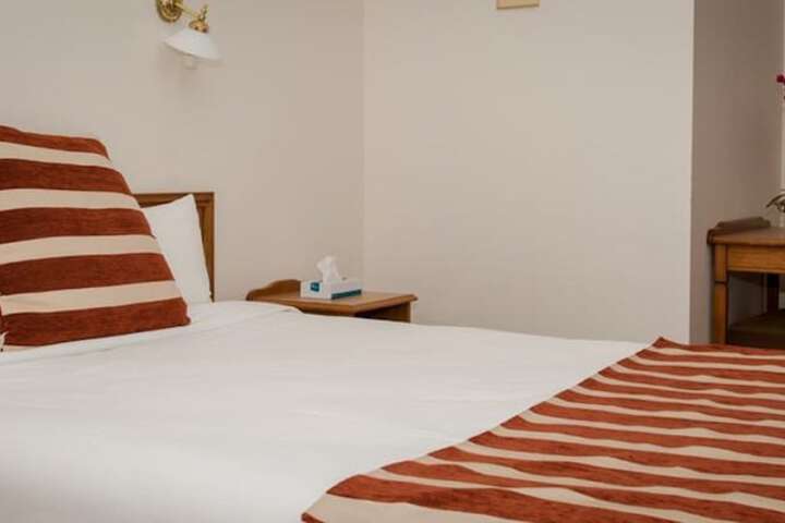 Room 12 of 38