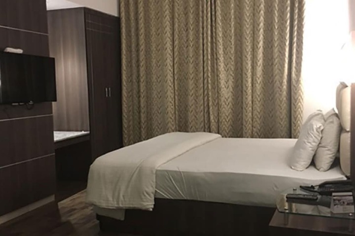 Room 6 of 40