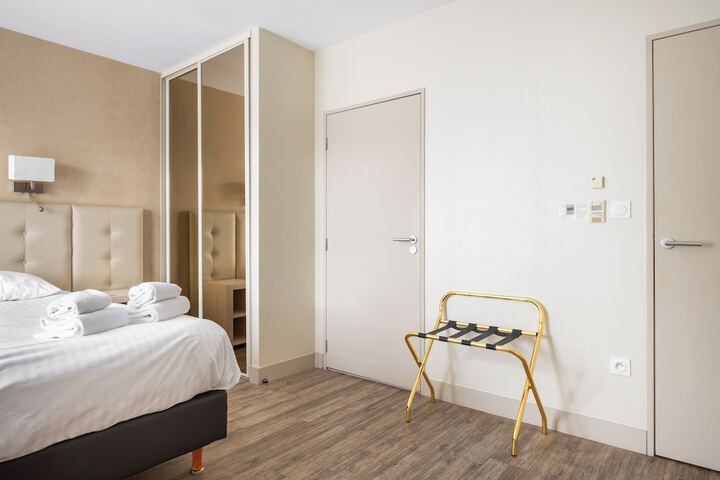 Room 18 of 90