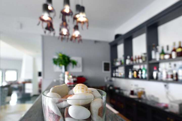 Lounge 54 of 65