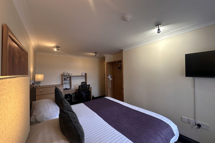 Room 10 of 27