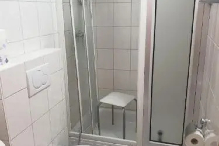 Room 8 of 11