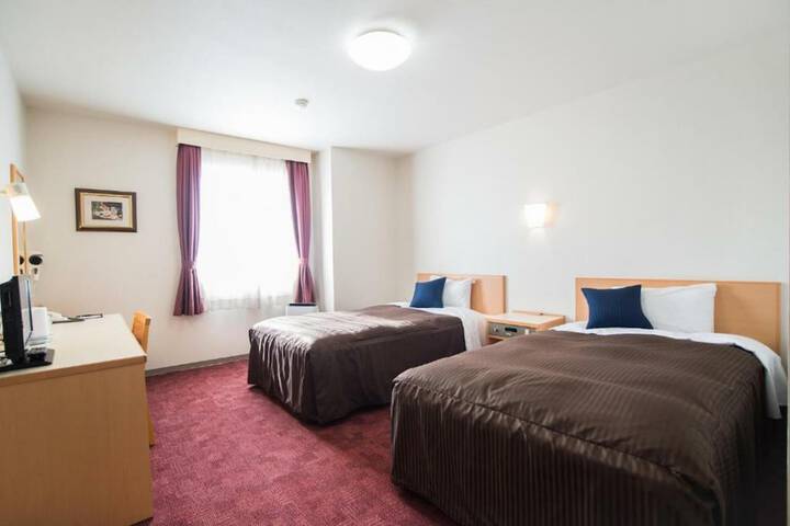 Room 5 of 32